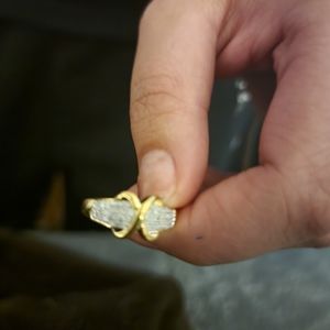 Gold d ring